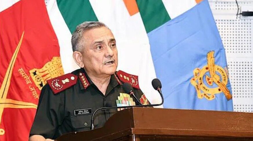 CDS Anil Chauhan Chief of Defence Staff General Anil Chauhan addresses the gathering during Ran Samvad 2025 at the Army War College. (ANI)