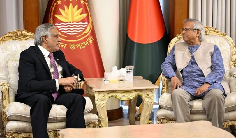 Bangladesh Chief Adviser Muhammad Yunus meets with Pakistan’s Deputy Prime Minister Mohammad Ishaq Dar on August 25.