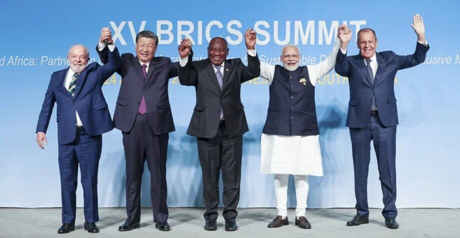 Left to right: Brazilian President Luiz Inacio Lula da Silva, Chinese President Xi Jinping, South African President Cyril Ramaphosa, Indian Prime Minister Narendra Modi and Russian Foreign Minister Sergey Lavrov pose for the group photo at the 15th BRICS Summit, August 23, 2023 in Johannesburg, South Africa