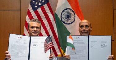 Defence Minister Rajnath Singh and US Secretary of War Pete Hegseth exchange the 10-year Defence Framework Agreement in Kuala Lumpur (Photo: X/@SecWar)