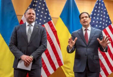 US Secretary of State Marco Rubio with head of presidential administration Andriy Yermak on Sunday, 23 November 2025 in Geneva