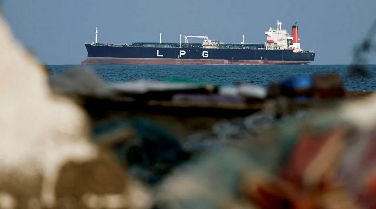 China-Linked Tankers Cross Hormuz