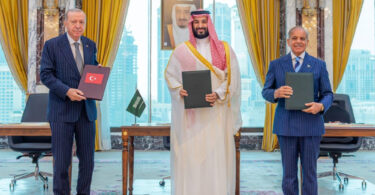Saudi Crown Prince MBS, Turkey's PresidentT. Erdogan and Pakistan's PM S. Sharif sign the pact